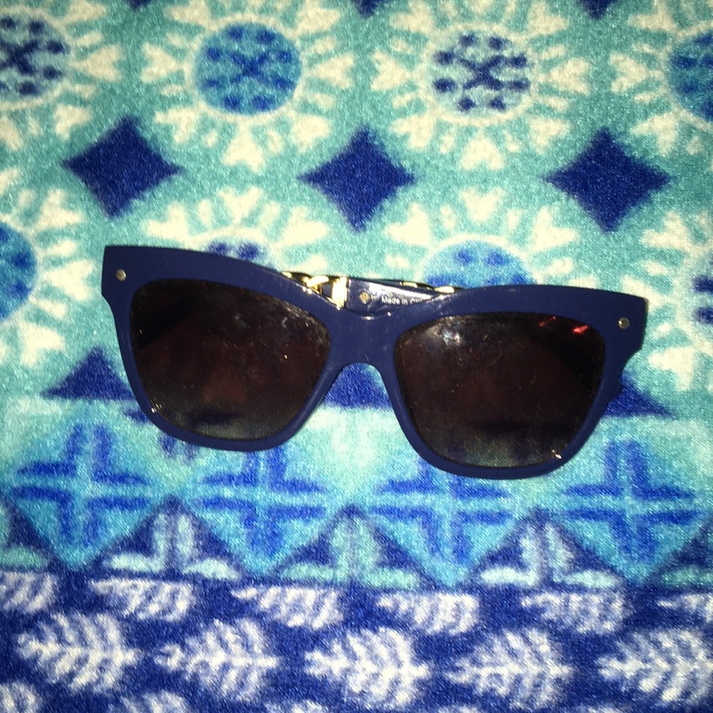 I’m selling sunglasses and a Scrunchie